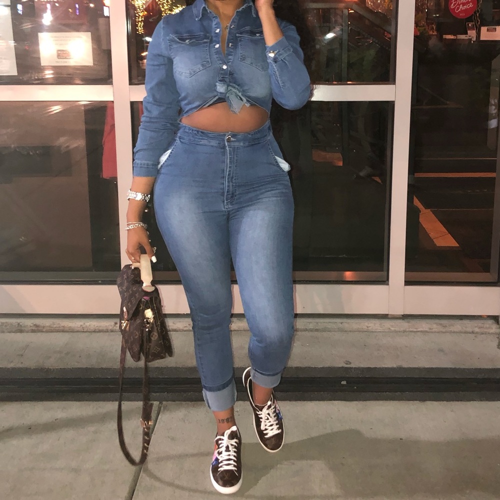 Denim jumpsuit. ✨